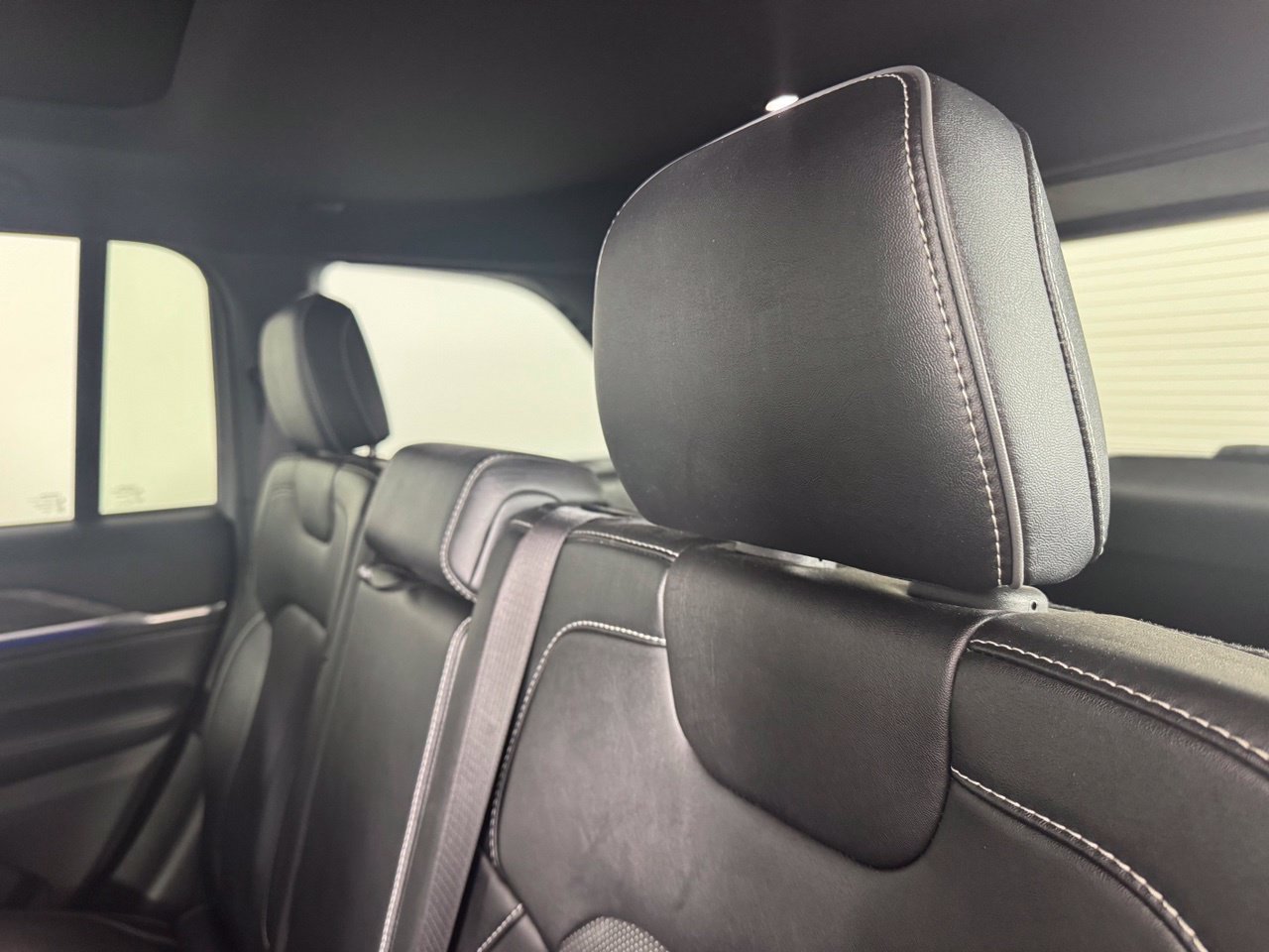 Used 2023 Jeep Grand Cherokee Overland AWD/4WD image 34