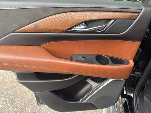 Used 2019 Cadillac Escalade Premium Luxury image 19