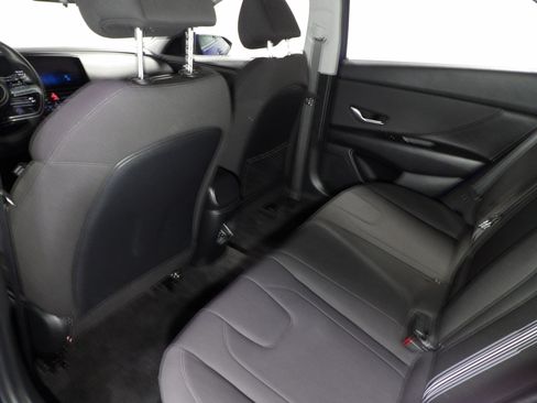 Used 2025 Hyundai Elantra SEL FWD image 11