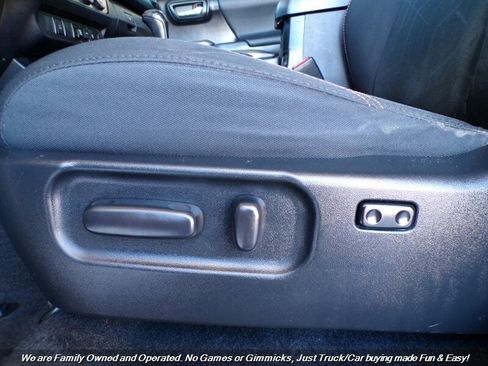 Used 2020 Toyota Tacoma TRD Off-Road image 17