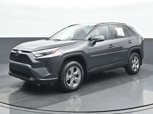 Used 2022 Toyota RAV4 XLE w/ Convenience Package image 2