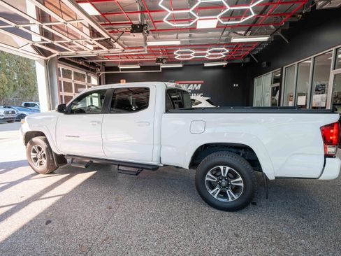 Used 2016 Toyota Tacoma TRD Sport w/ Premium & Technology Package image 2