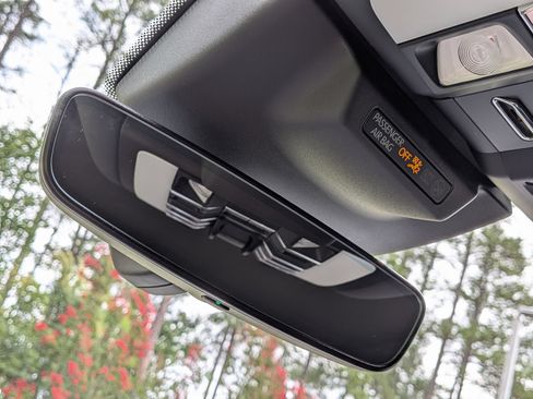 Certified 2022 Porsche Macan S AWD/4WD image 19