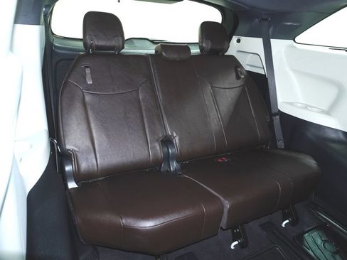 Used 2024 Toyota Sienna Platinum AWD/4WD image 17