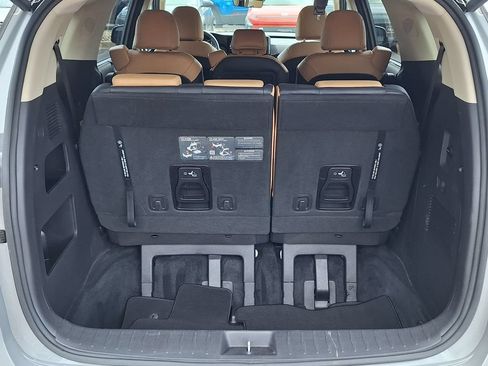 Used 2024 Kia Carnival EX FWD image 29