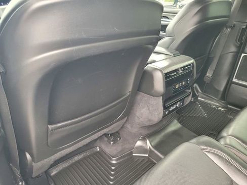 Used 2023 Jeep Wagoneer L Series II AWD/4WD image 11