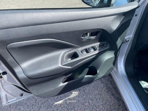 Used 2025 Nissan Versa SV FWD image 18