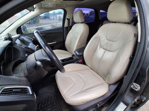 Used 2016 Ford Focus Titanium w/ Titanium Technology Package FWD image 14