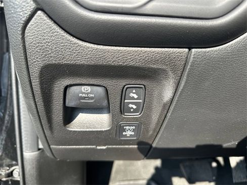 Used 2022 RAM 1500 Limited w/ Body Color Bumper Group image 32