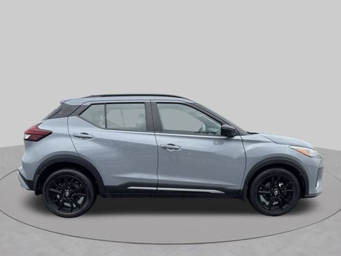 Used 2023 Nissan Kicks SR w/ SR Premium Package FWD image 34
