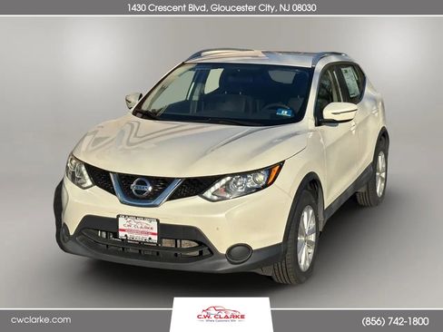 Used 2017 Nissan Rogue Sport SV image 2