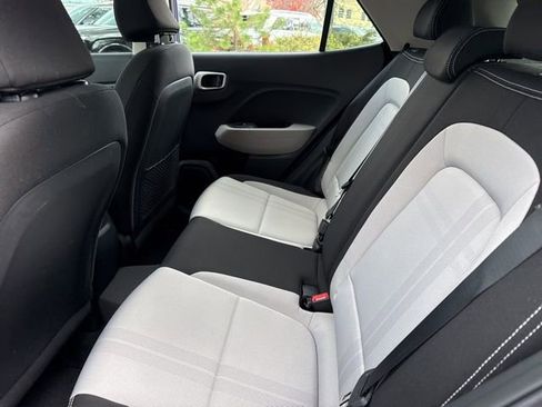 Used 2022 Hyundai Venue SEL image 21