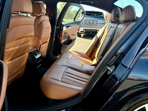 Used 2018 BMW M550i xDrive image 19