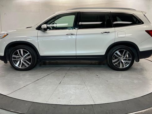 Used 2018 Honda Pilot Touring image 2
