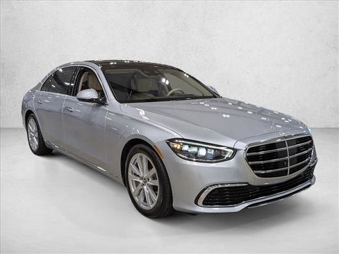 Used 2023 Mercedes-Benz S 500 4MATIC image 3
