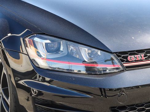 Used 2017 Volkswagen GTI S image 5