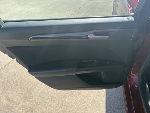 Used 2015 Ford Fusion SE w/ Equipment Group 201A FWD image 11