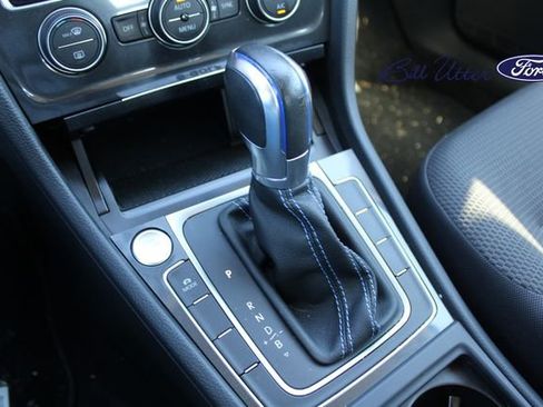 Used 2017 Volkswagen e-Golf SE w/ DC Fast Charging Package image 17