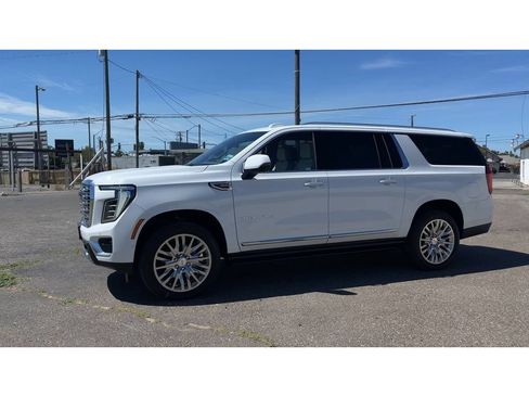 New 2026 GMC Yukon XL Denali w/ Denali Reserve Package AWD/4WD image 7