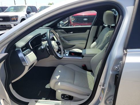 Used 2022 Jaguar XF SE RWD image 19