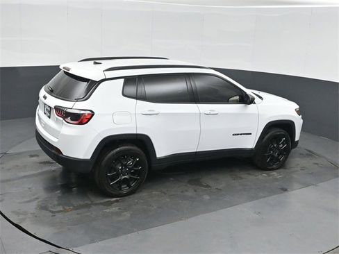 New 2026 Jeep Compass Latitude image 30