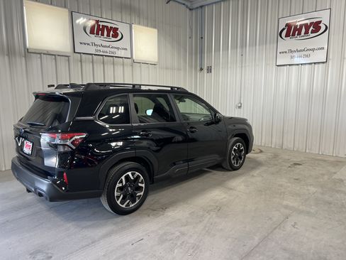 Used 2025 Subaru Forester Premium AWD/4WD image 40