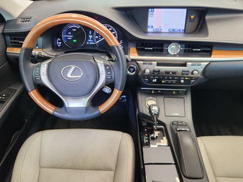 Used 2013 Lexus ES 300h w/ Luxury Pkg FWD image 29