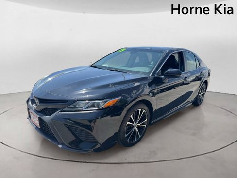 Used 2019 Toyota Camry SE FWD image 7