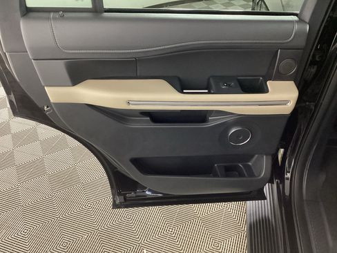 Used 2024 Ford Expedition Limited AWD/4WD image 16