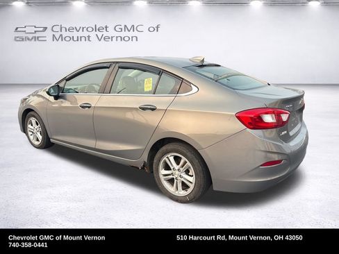 Used 2017 Chevrolet Cruze LT w/ Convenience Package FWD image 3