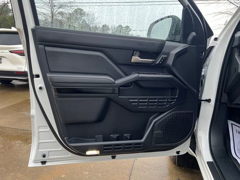 Used 2025 Toyota 4Runner Limited image 11