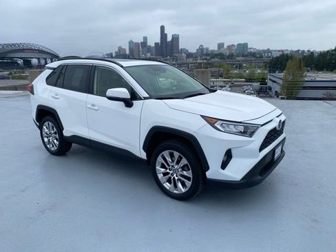 Used 2019 Toyota RAV4 XLE Premium AWD/4WD image 30