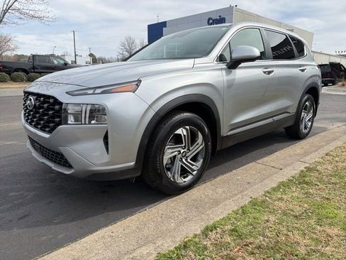 Used 2023 Hyundai Santa Fe SE image 3