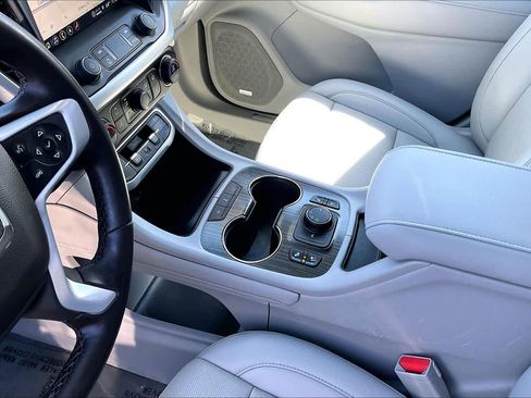 Certified 2023 GMC Acadia SLT w/ Technology Package image 17