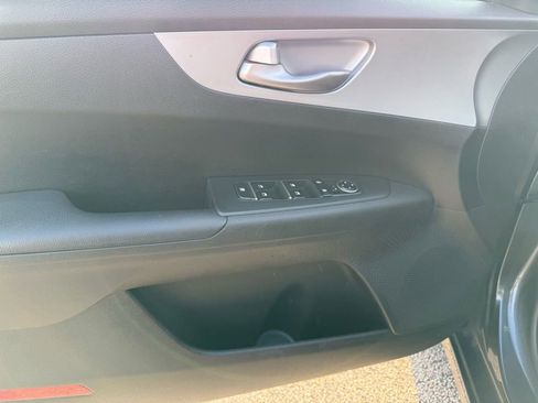 Used 2023 Kia Forte LX image 10