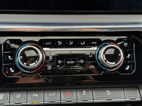 Used 2025 GMC Sierra 2500 Denali image 17