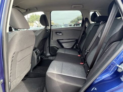 Used 2022 Nissan Rogue SV image 29