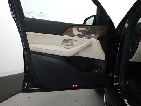 Used 2026 Mercedes-Benz GLS 580 4MATIC w/ Night Package image 5