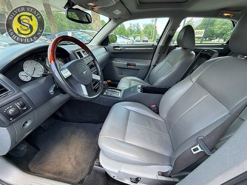 Used 2005 Chrysler 300 Touring RWD image 11