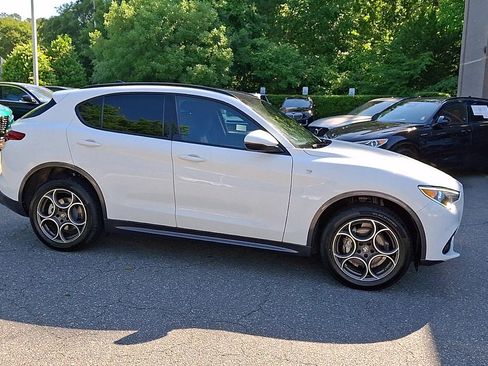 Used 2023 Alfa Romeo Stelvio Ti AWD/4WD image 9