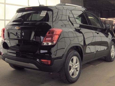 Used 2022 Chevrolet Trax LT w/ Driver Confidence Package AWD/4WD image 3