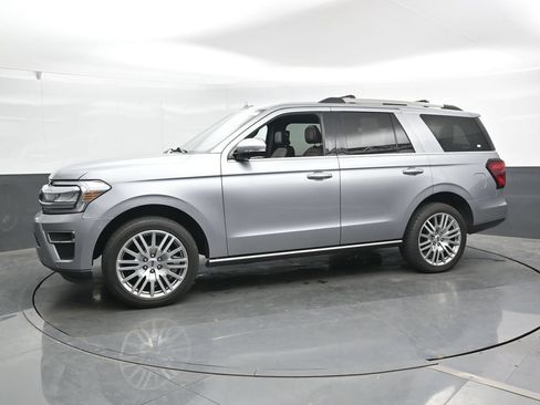 Used 2024 Ford Expedition Limited AWD/4WD image 8