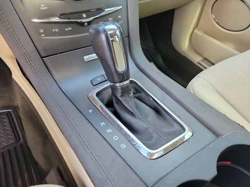 Used 2019 Lincoln MKT AWD image 13