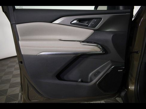 Used 2024 Chevrolet Traverse LT w/ Enhanced Driving Package FWD image 24