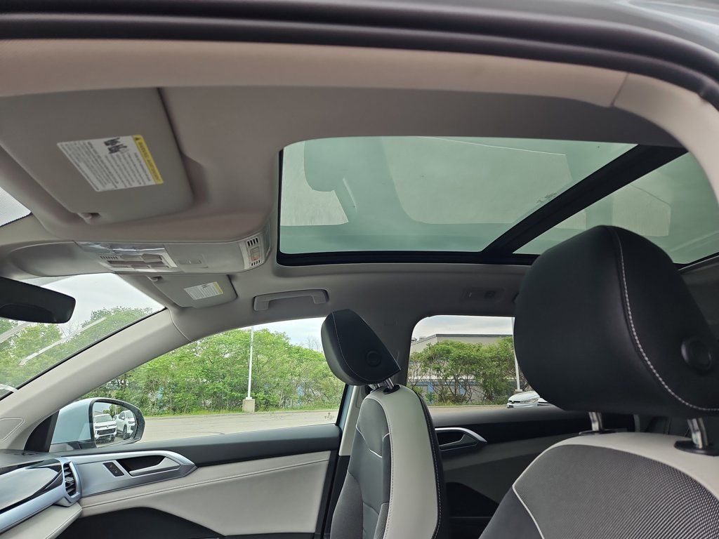 New 2026 Volkswagen Taos SE AWD/4WD image 8