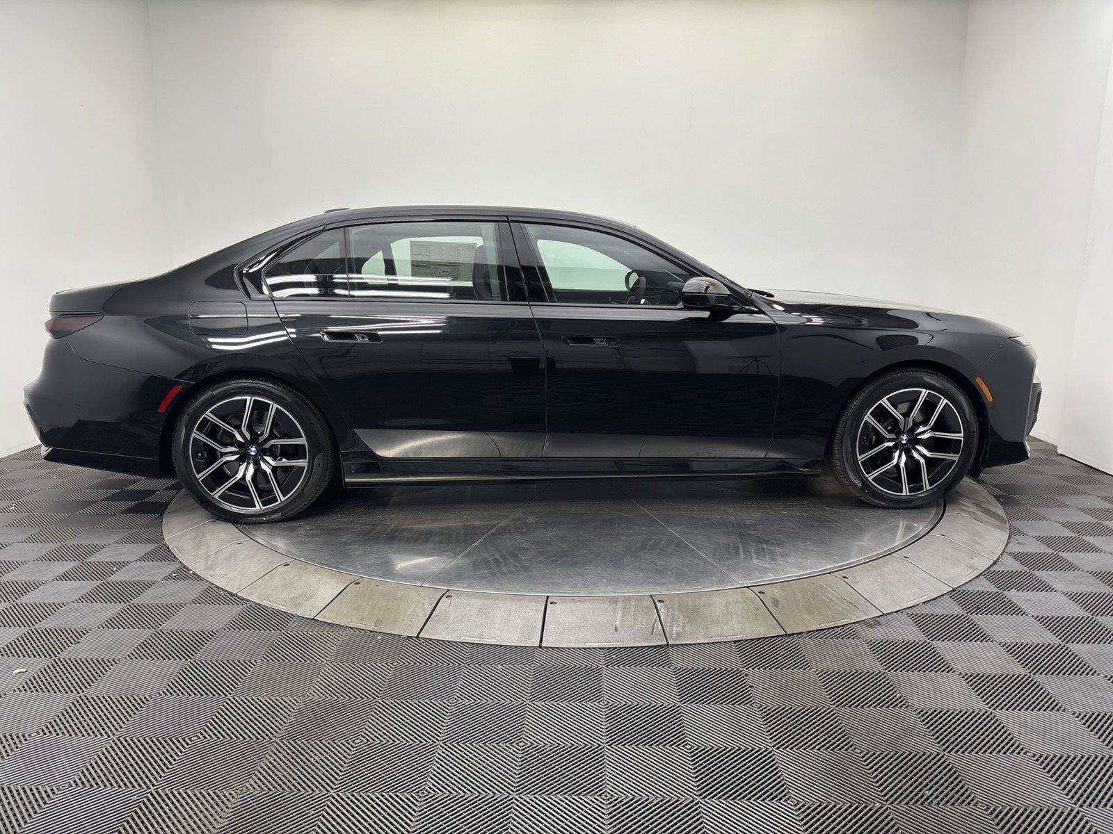 New 2026 BMW i7 xDrive60 w/ Executive Package AWD/4WD image 4