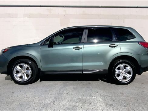 Used 2017 Subaru Forester 2.5i AWD/4WD image 3