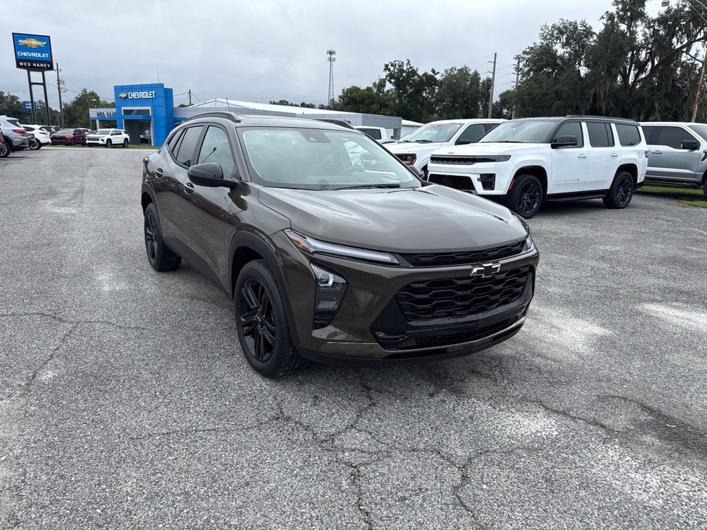 Used 2024 Chevrolet Trax ACTIV w/ Sunroof Package FWD image 2