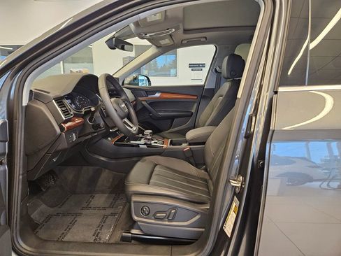 Used 2023 Audi Q5 2.0T Premium w/ Convenience Package image 14