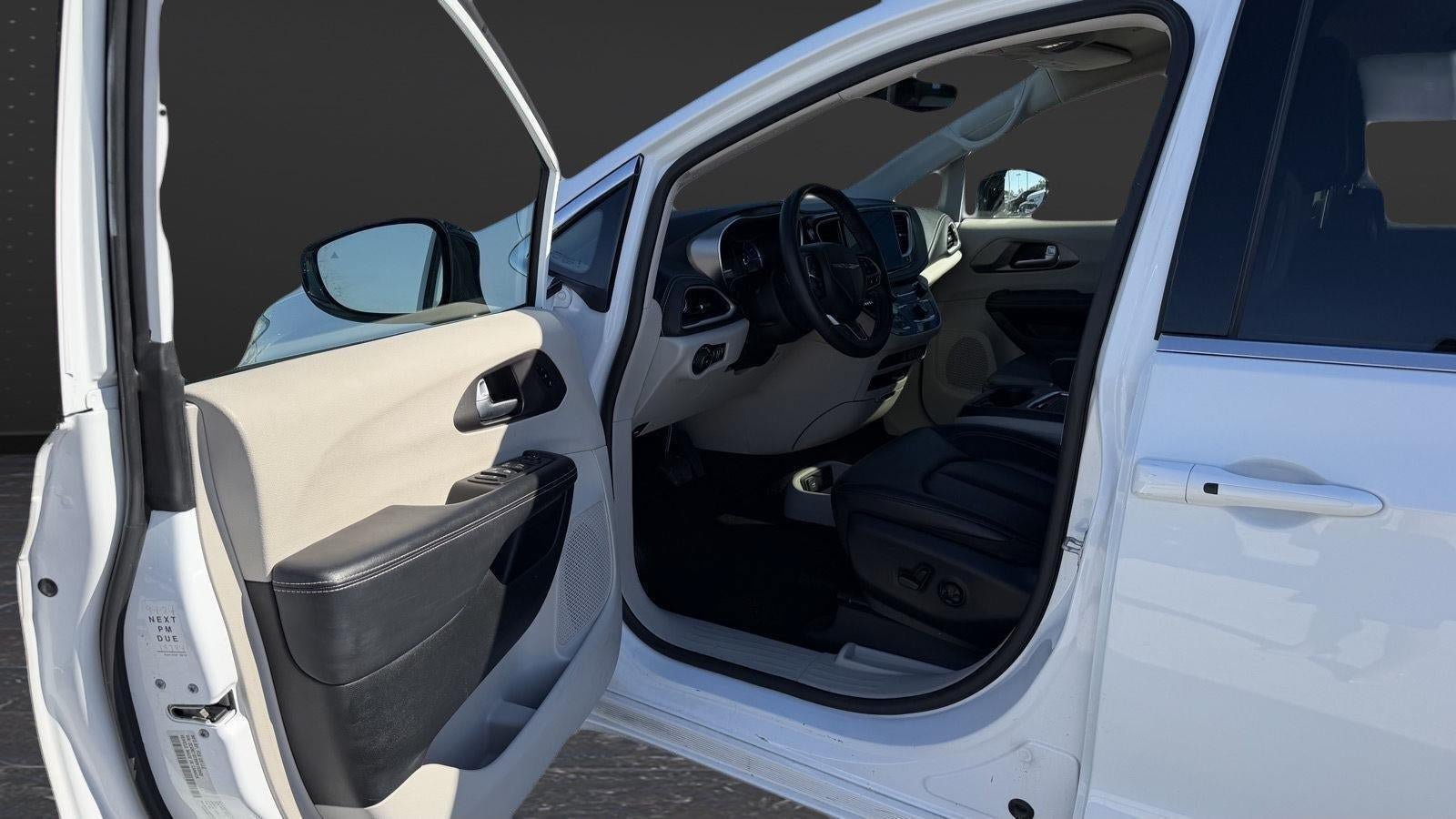 Used 2024 Chrysler Pacifica Limited FWD image 34